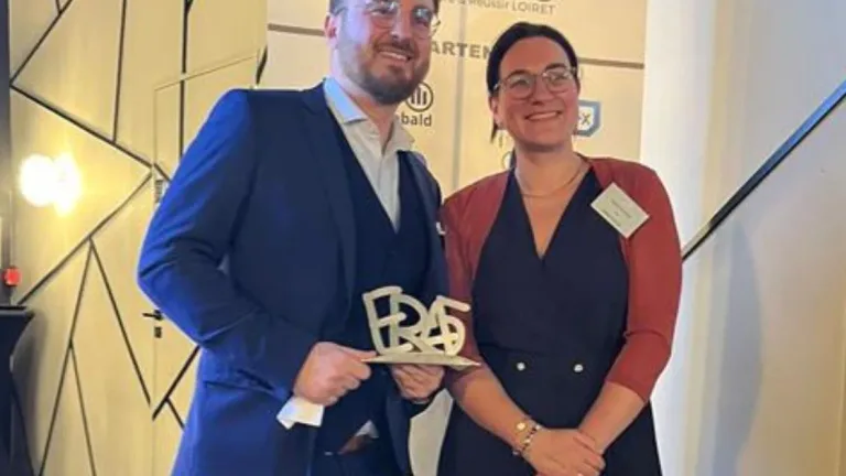 Maxime DION reçoit le prix de l'entrepreneur de l'année 2024