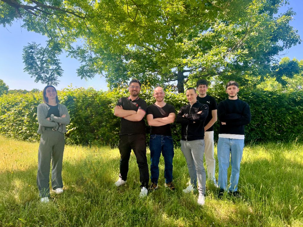 Collaborateurs Guiltek réunis à Olivet, experts web, EBP et maintenance informatique